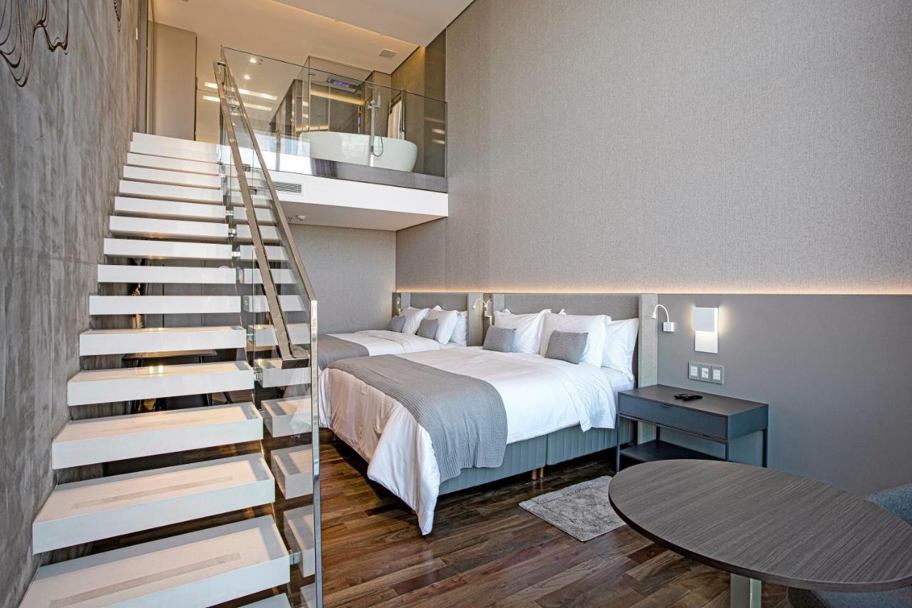 Suryaa Hotel Pinhais, Curio Collection By Hilton Eksteriør bilde