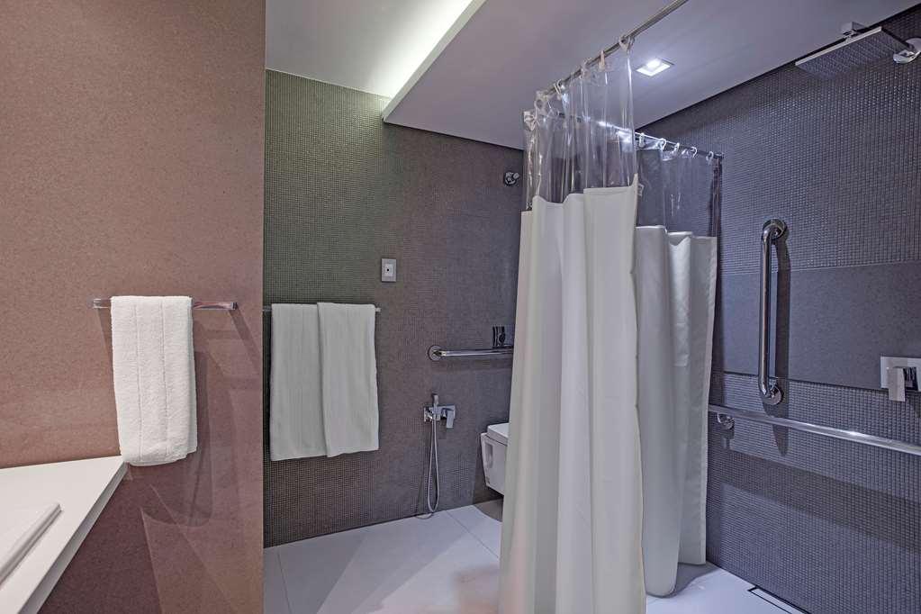 Suryaa Hotel Pinhais, Curio Collection By Hilton Eksteriør bilde